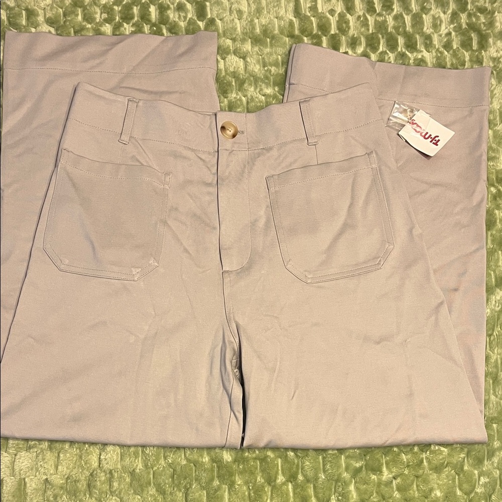 JONES&CO Light Khaki Pants